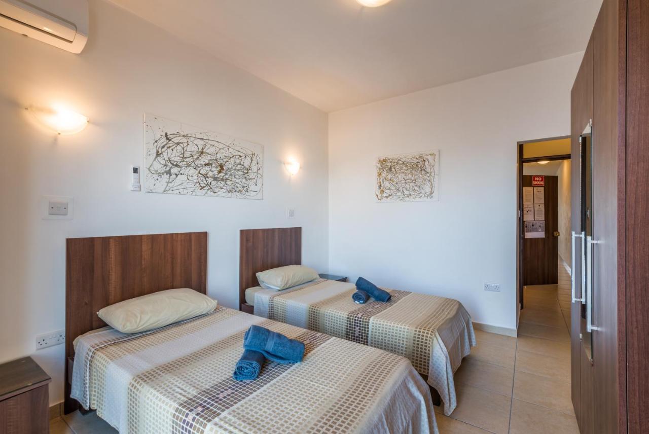 Seashells Apartments With Terrace, Just Off The Seafront In Bugibba - By Getawaysmalta Σεντ Πόλς Μπέι Εξωτερικό φωτογραφία