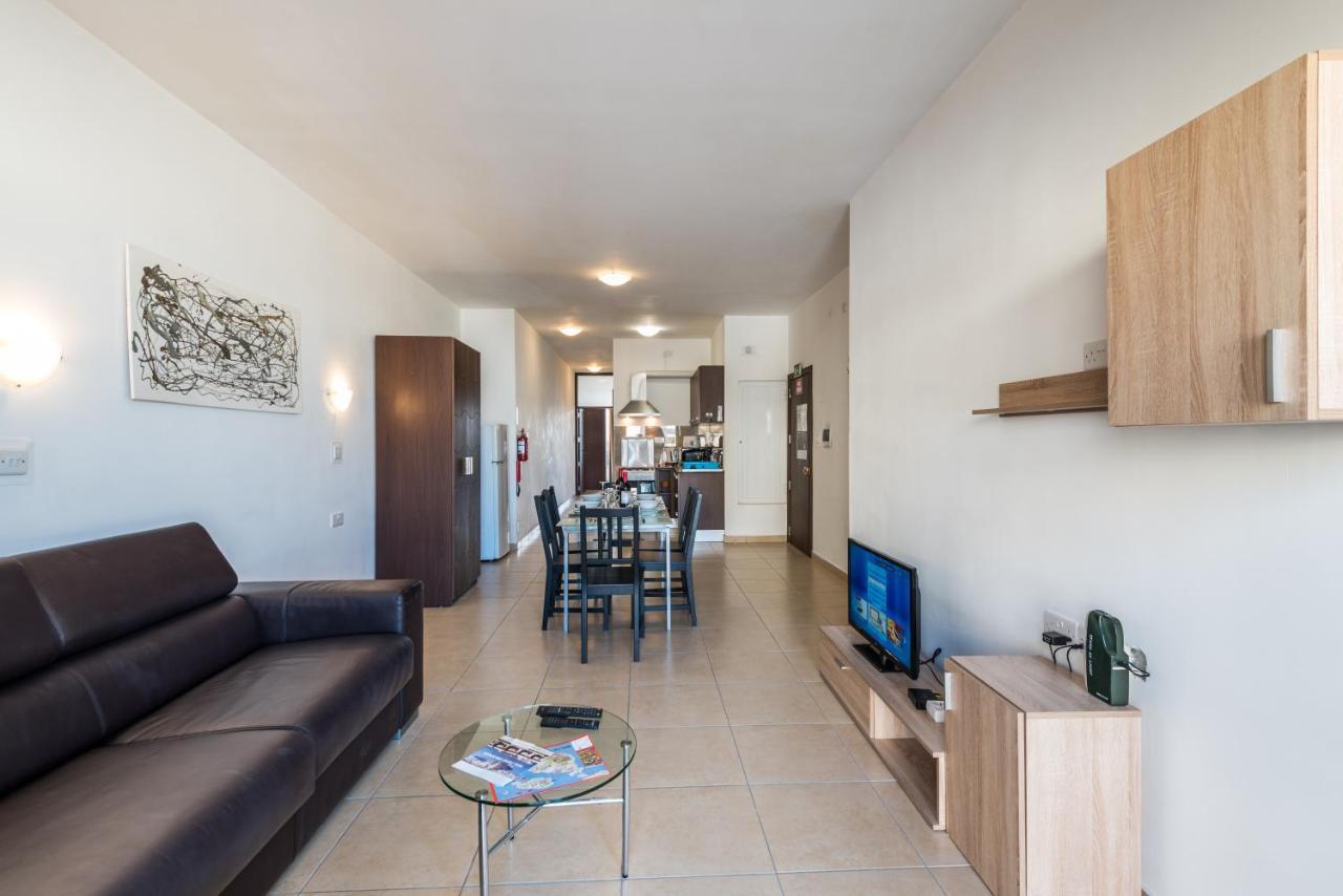 Seashells Apartments With Terrace, Just Off The Seafront In Bugibba - By Getawaysmalta Σεντ Πόλς Μπέι Εξωτερικό φωτογραφία